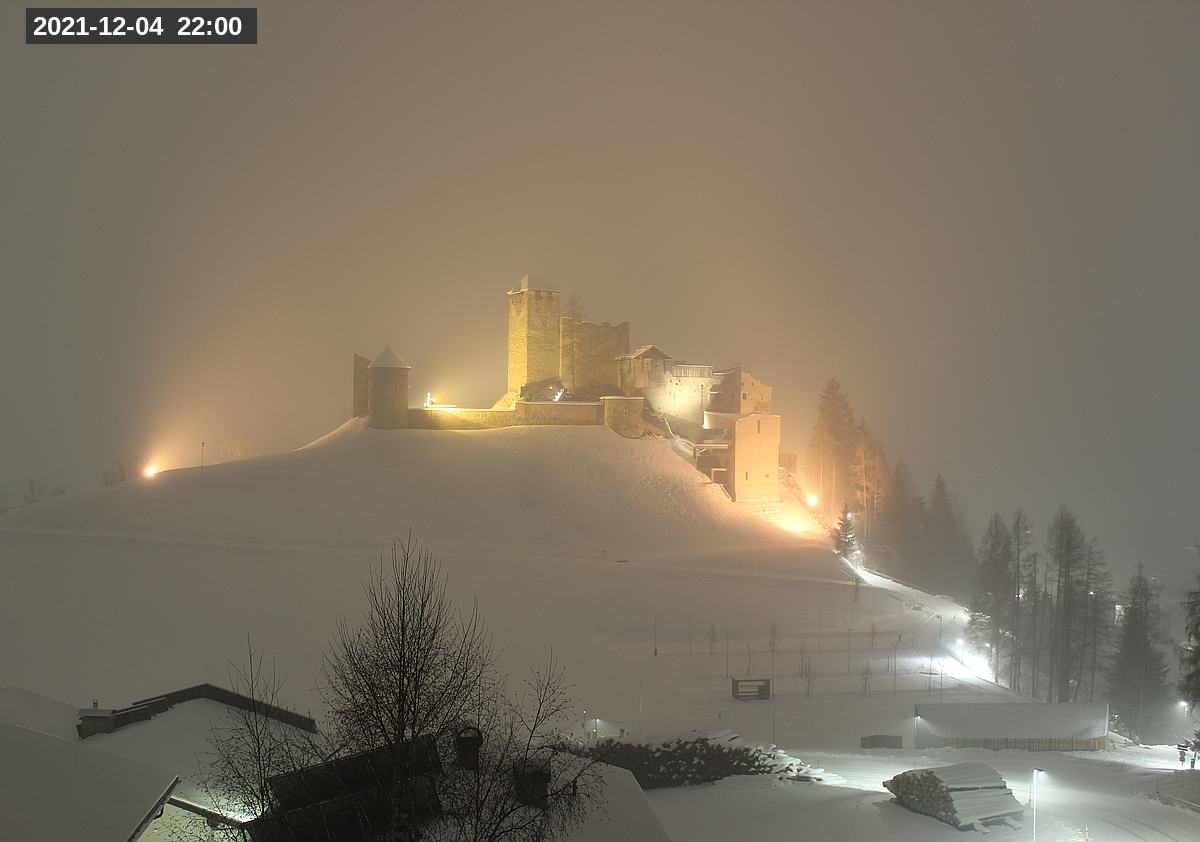 Webcam Burg Heinfels, 2021-12-04 22:00 Uhr