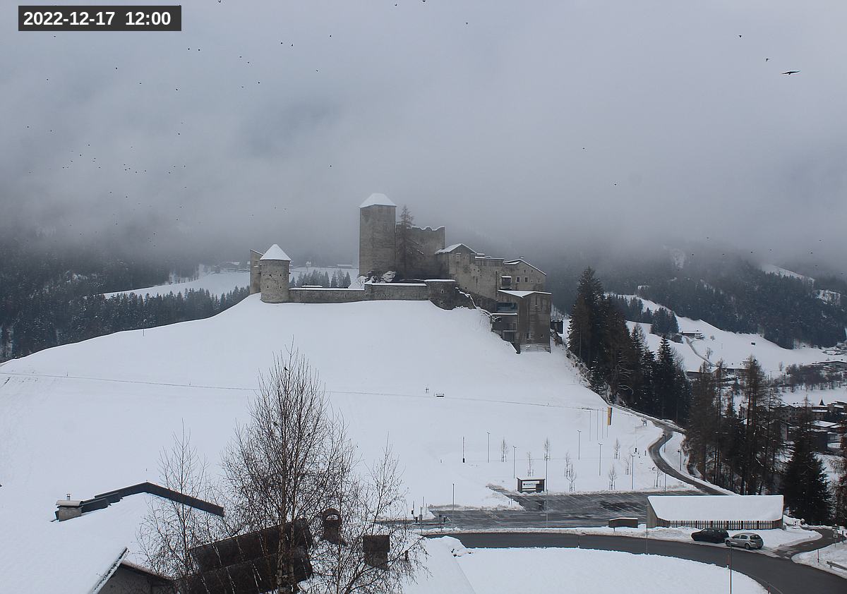 Webcam Burg Heinfels, 2022-12-17 12:00 Uhr