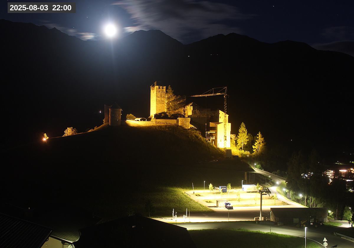 Webcam Burg Heinfels, 2025-08-03 22:00 Uhr